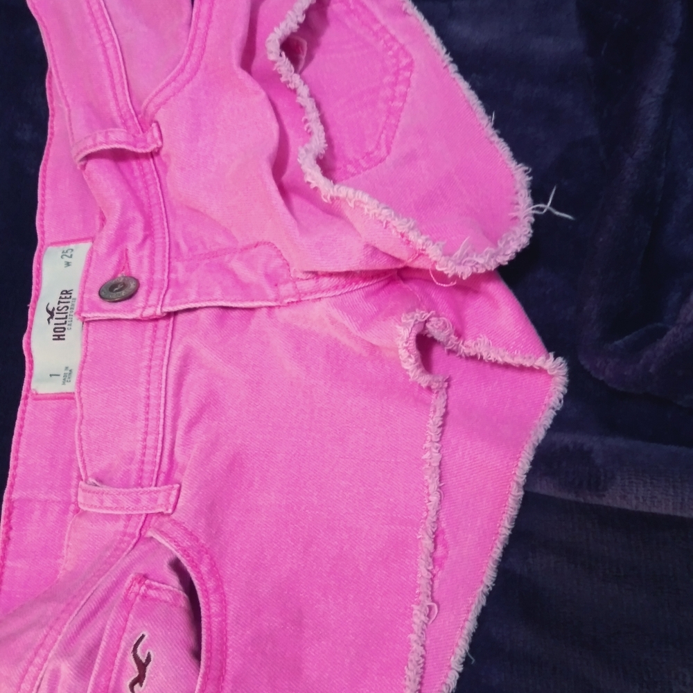 "Hollister" shorts